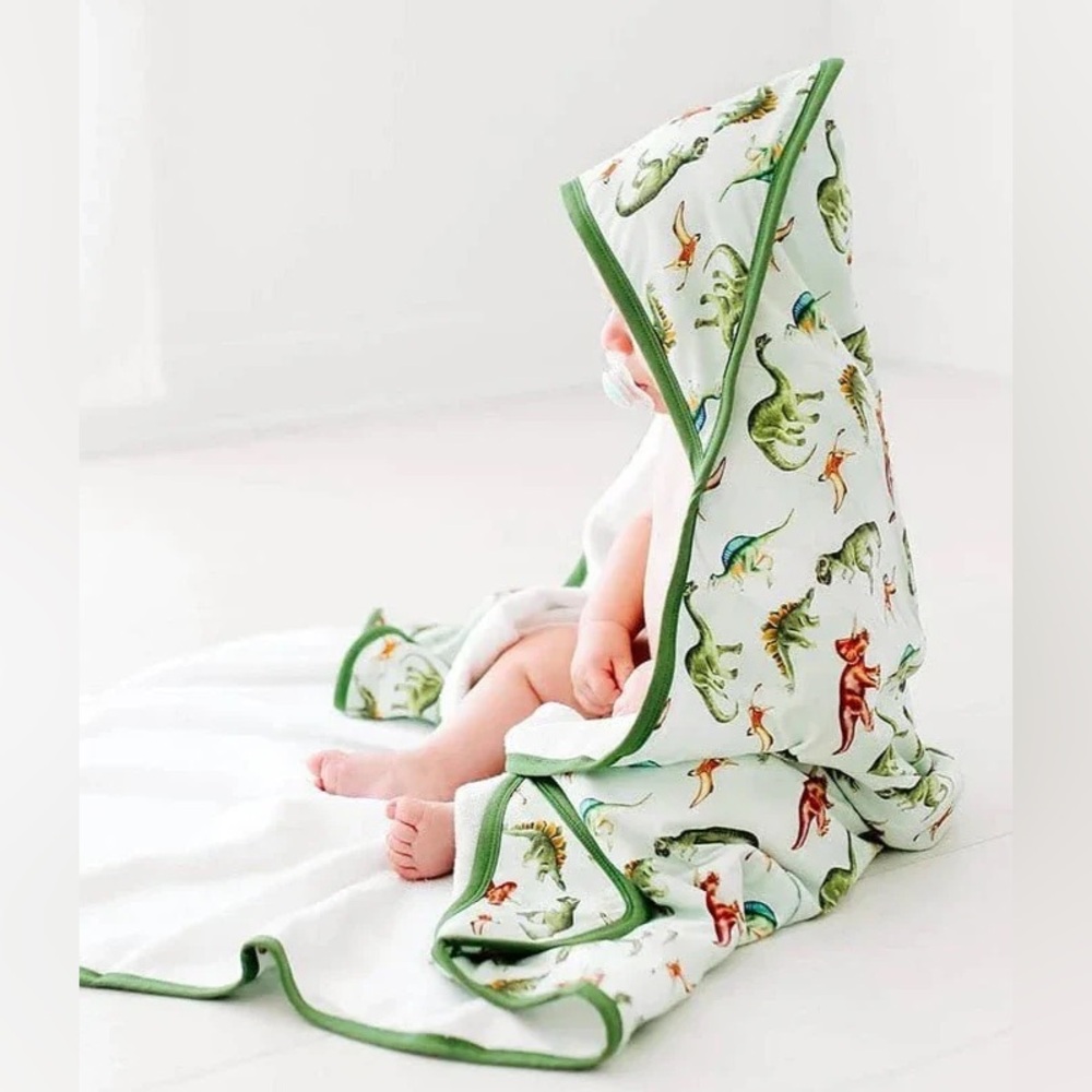 NIB Posh Peanut Buddy Hooded Towel - Limited Edition - Sold out print